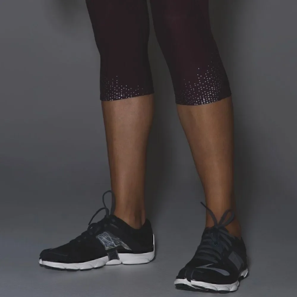 Lululemon Tight Stuff Crop in Bordeaux Drama / Raspberry